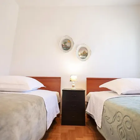 3 Bedroom For 5 People Apartament