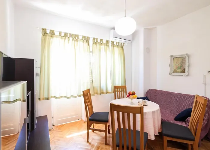 3 Bedroom For 5 People