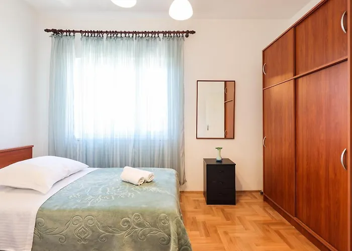 3 Bedroom For 5 People *