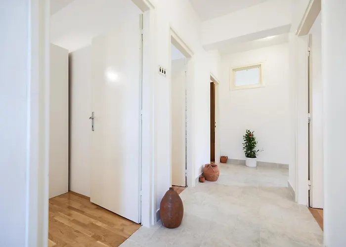 3 Bedroom For 5 People