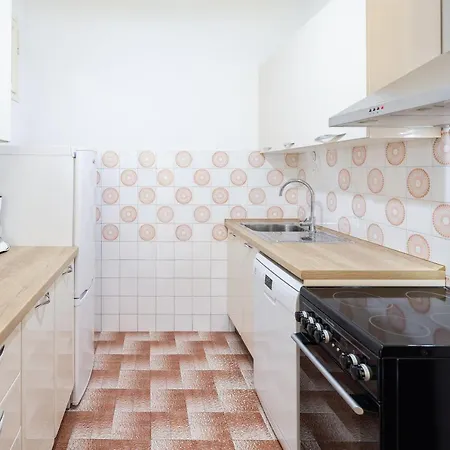 3 Bedroom For 5 People Apartment *