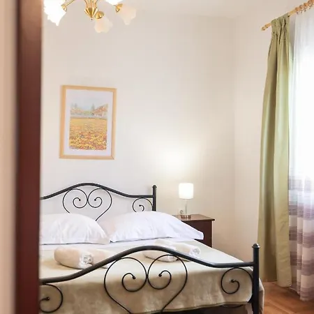 3 Bedroom For 5 People *