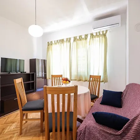 Apartment 3 Bedroom For 5 People