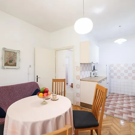 Apartment 3 Bedroom For 5 People *