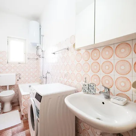3 Bedroom For 5 People Apartment