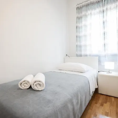 Apartment 3 Bedroom For 5 People