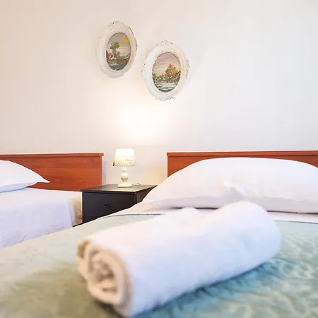 3 Bedroom For 5 People Apartment Zadar