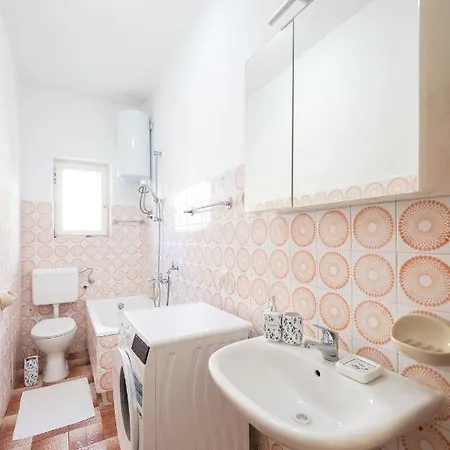 3 Bedroom For 5 People Zadar