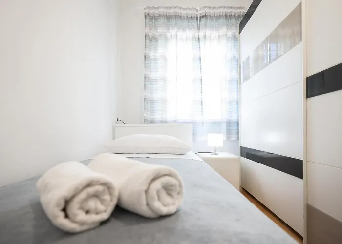 3 Bedroom For 5 People Apartman Zára