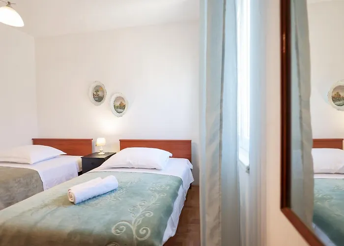 Daire 3 Bedroom For 5 People Zadar
